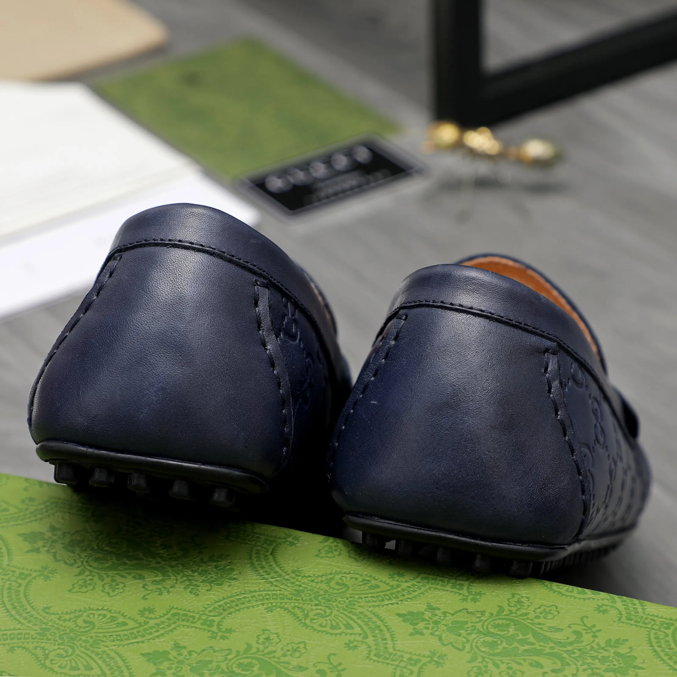 Men's shoes 💰380 Product trademark: GUCCI "Gucci" casual slip-on beanie shoes Regular size: 38-45 (45 is custom-made and non-returnable) Product materials: Selected high-quality embossed cowhide upper, pigskin lining, beanie outsole